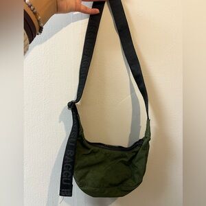 BAGGU Olive Green Crossbody Bag with Black Strap